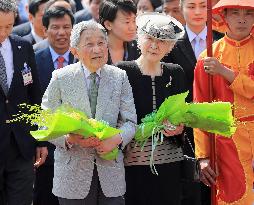 Japanese emperor, empress visit Hue Palace