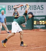 Tennis: Nishikori survives 5-set scare to reach French Open last 16