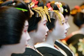 Geisha in Kyoto mark first business day of year