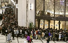 New Year sales at Japanese department stores