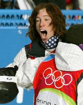 White of U.S. wins men's halfpipe snowboard