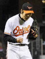 Orioles' Uehara wins in MLB debut game against Yankees