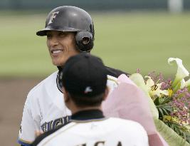 (1)Shinjo marks 1,000th career hits