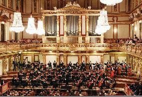 Gifu Symphony Orchestra plays at Viennese Music Association hall