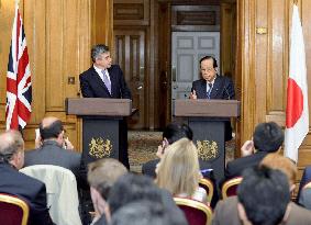 Fukuda meets Prime Minister Brown in London