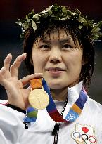 (4)Ueno wins gold in Olympic judo