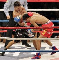 Uchiyama defends super featherweight title