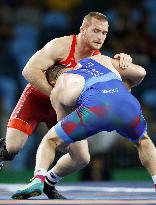 Olympics: Snyder claims 97-kg wrestling gold