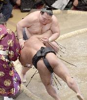 Sumo: Kisenosato remains in 5-way share of lead at New Year tourney
