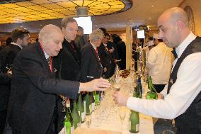 "Japan Night" held at World Economic Forum