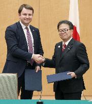 Japanese, Russian economic ministers