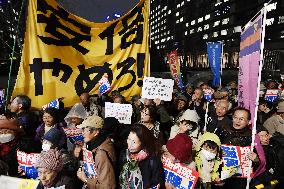 Protest demanding Abe's resignation