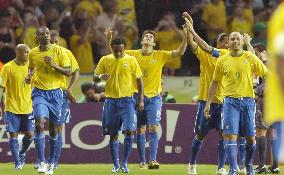 Holders Brazil off to winning start in 2006 World Cup finals