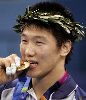 (2)S. Korea's Lee wins men's 73-kg judo