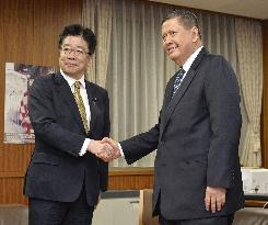 U.N. expert discusses N. Korea abductions with Japan minister