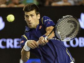 Djokovic advances to Australian Open 3rd-round