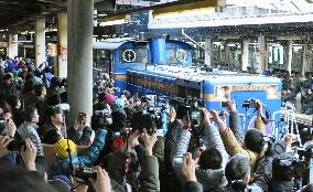 Popular sleeper train Cassiopeia makes last run to Sapporo