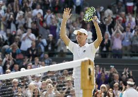 Sam Querrey knocks Novak Djokovic out of Wimbledon tennis