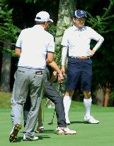 Japanese PM Abe plays golf with friends