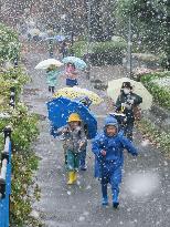 1st Nov. snowfall in 54 years as cold air grips Tokyo