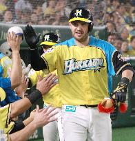 Laird ties NPB homer record