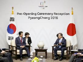 Abe, Moon talk in Pyeongchang