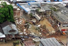 (2)Scenes from Indonesia's Nias and Simeuleu islands after quake