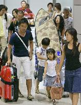 Narita airport jam-packed with returning holidaymakers