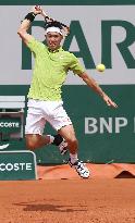 Nishikori outlasts Verdasco in 5-set French Open thriller