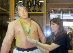 Silver medalist Yoshida makes condolence visit to Kokonoe stable