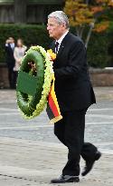 German President Gauck visits Nagasaki, meets A-bomb survivors