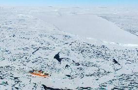 Icebreaker Shirase involved in study on global warming