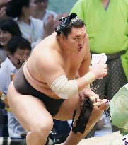 Sumo: Hakuho gets 1,046th win, one shy of Kaio's all-time record