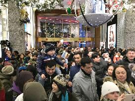 Christmas shopping season in U.S.
