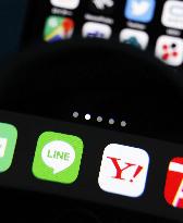 Yahoo, Line logos
