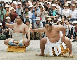 Asashoryu performs ring ritual ahead of July sumo tourney