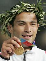 Murofushi gets Olympic gold in ceremony