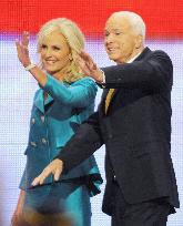 McCain gives nomination acceptance speech