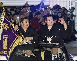 Kotoshogiku becomes Japan's 1st champion in decade at New Year sumo