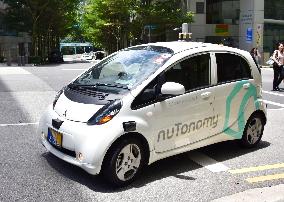 World's 1st self-driving taxis debut in Singapore