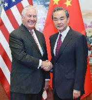 Tillerson, China foreign chief meet amid U.S.-N. Korea tension