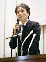 Abductee Hasuike speaks to students