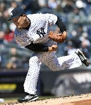 Tanaka solid but gets no-decision on Opening Day