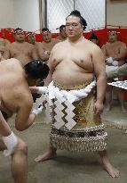 New yokozuna Kisenosato has his new rope tied