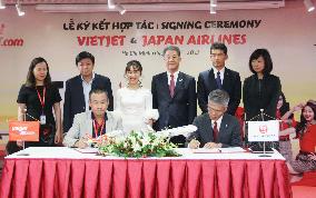 JAL, Vietnamese budget airline VietJet ink tie-up agreement