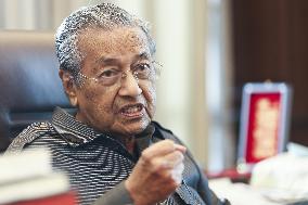 Malaysia opposition names Mahathir as its candidate for prime minister