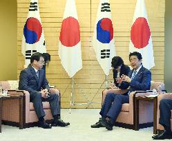S. Korean envoy meets Japan PM