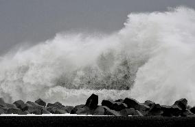 Powerful typhoon in Japan