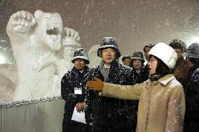 Koizumi visits Sapporo Snow Festival