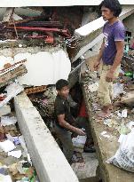 (10)Scenes from Indonesia's Nias and Simeuleu islands after quak